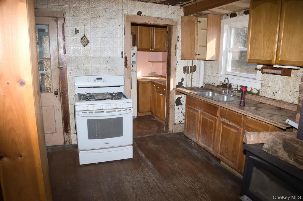 256 Round Hill Road Florida NY 10921