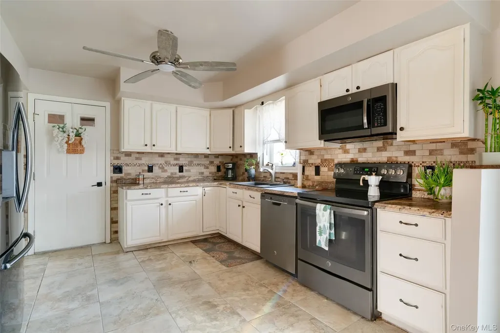 84 Josephs Drive Saugerties NY 12477