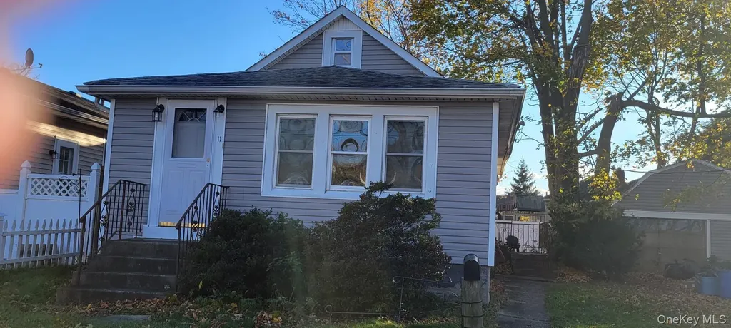 11 45th Street Lindenhurst NY 11757