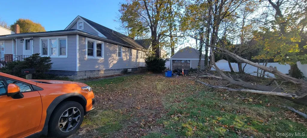 11 45th Street Lindenhurst NY 11757