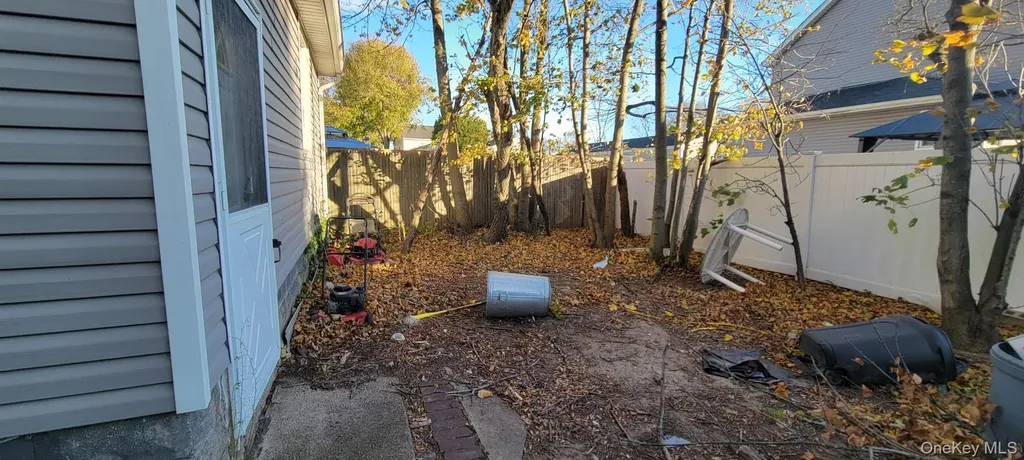 11 45th Street Lindenhurst NY 11757