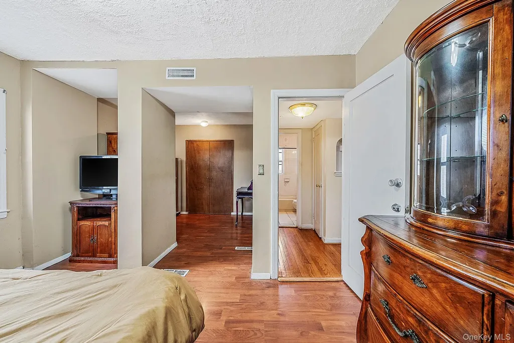 18 Jasper Street S Valley Stream NY 11580
