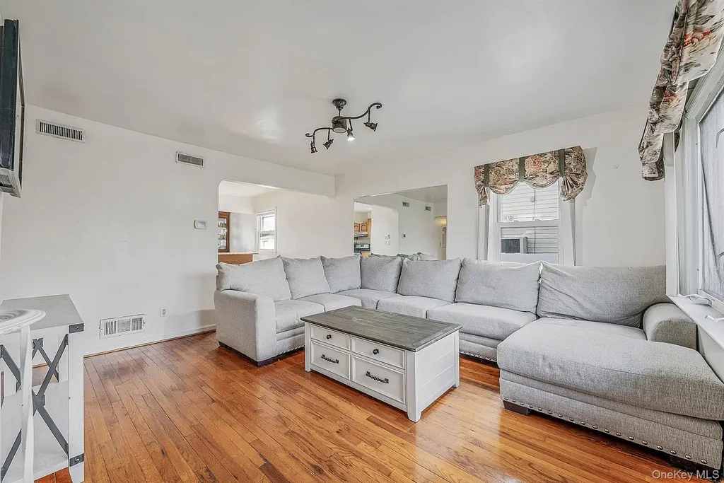 18 Jasper Street S Valley Stream NY 11580