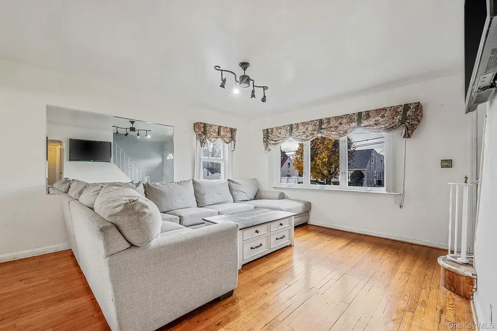 18 Jasper Street S Valley Stream NY 11580