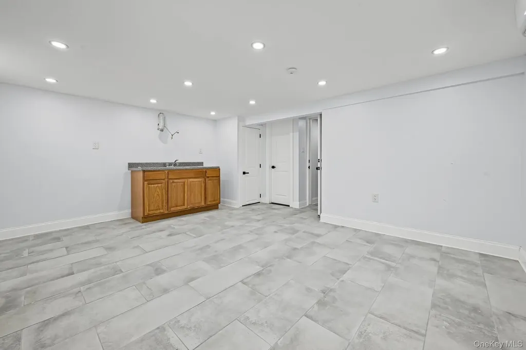 238-11 148th Drive Rosedale NY 11422