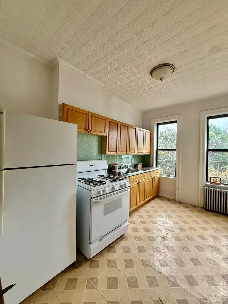 2052 Gates Avenue Ridgewood NY 11385