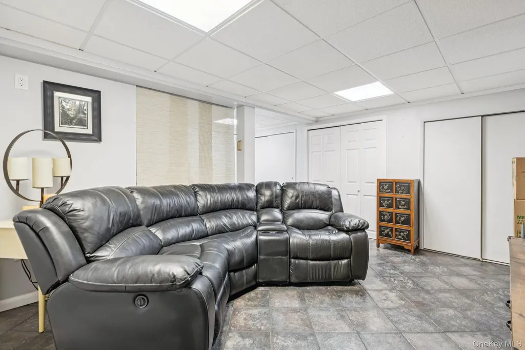 466 Jefferson Place Mineola NY 11501
