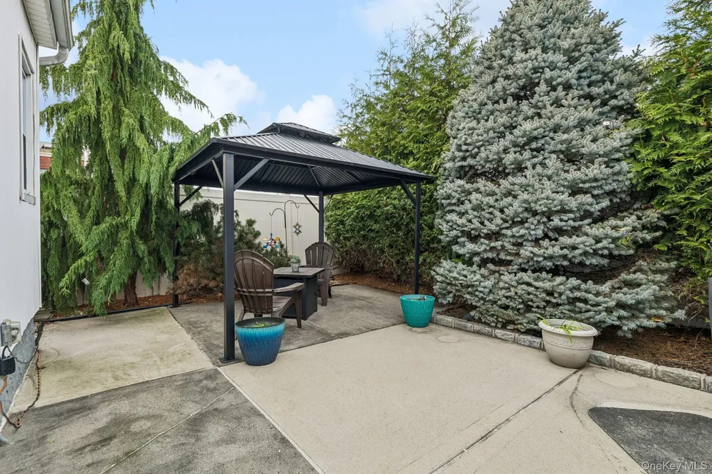 466 Jefferson Place Mineola NY 11501