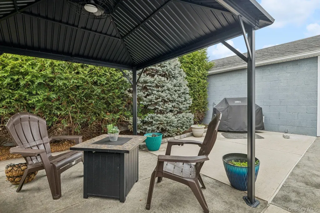 466 Jefferson Place Mineola NY 11501
