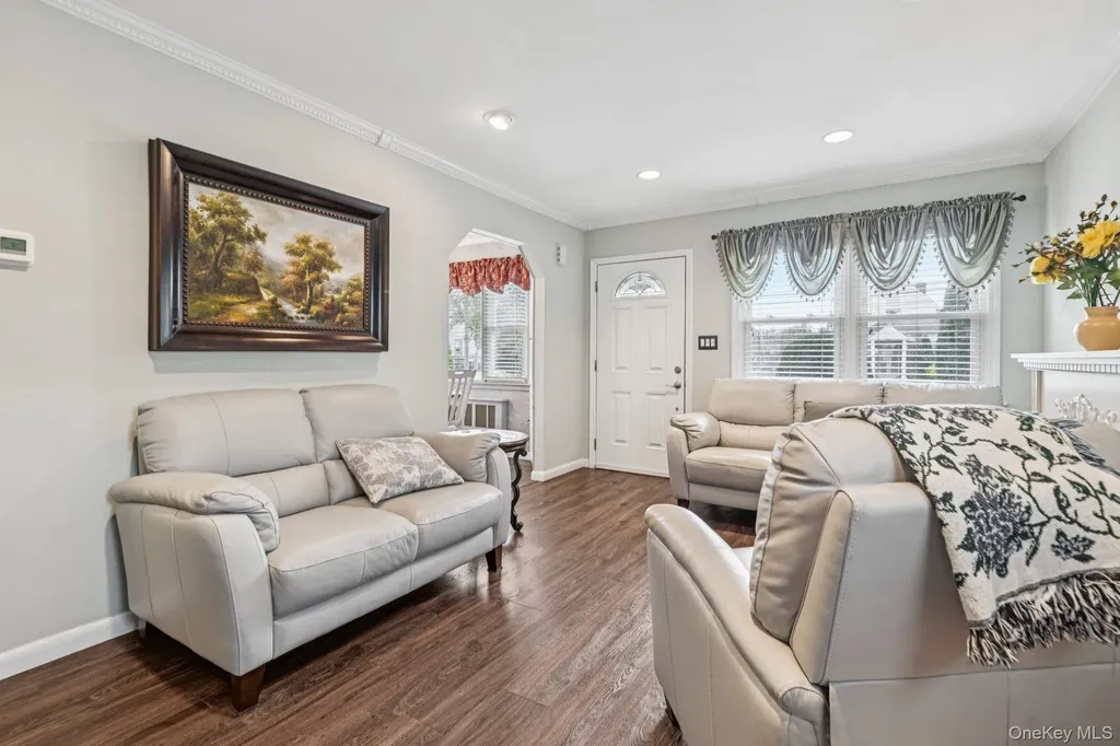 466 Jefferson Place Mineola NY 11501