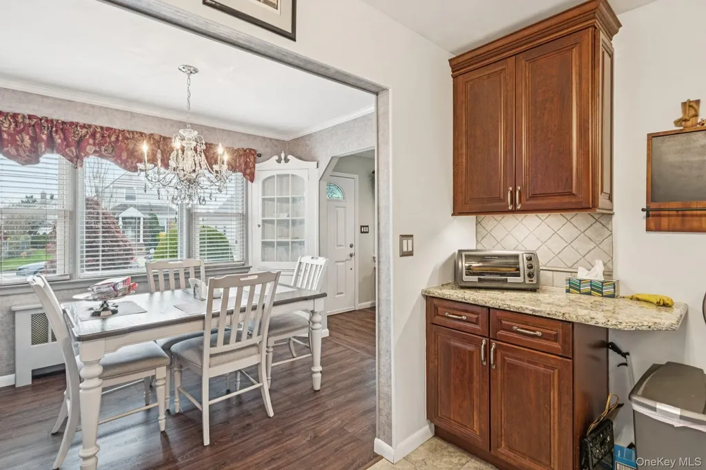 466 Jefferson Place Mineola NY 11501