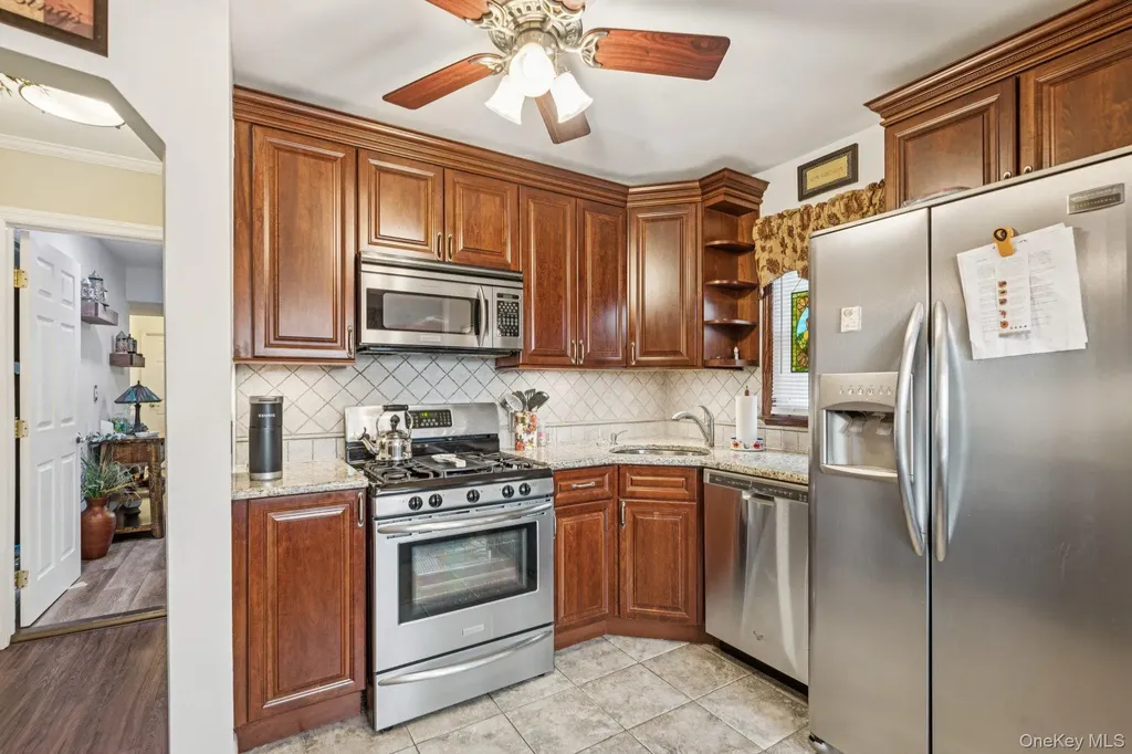 466 Jefferson Place Mineola NY 11501