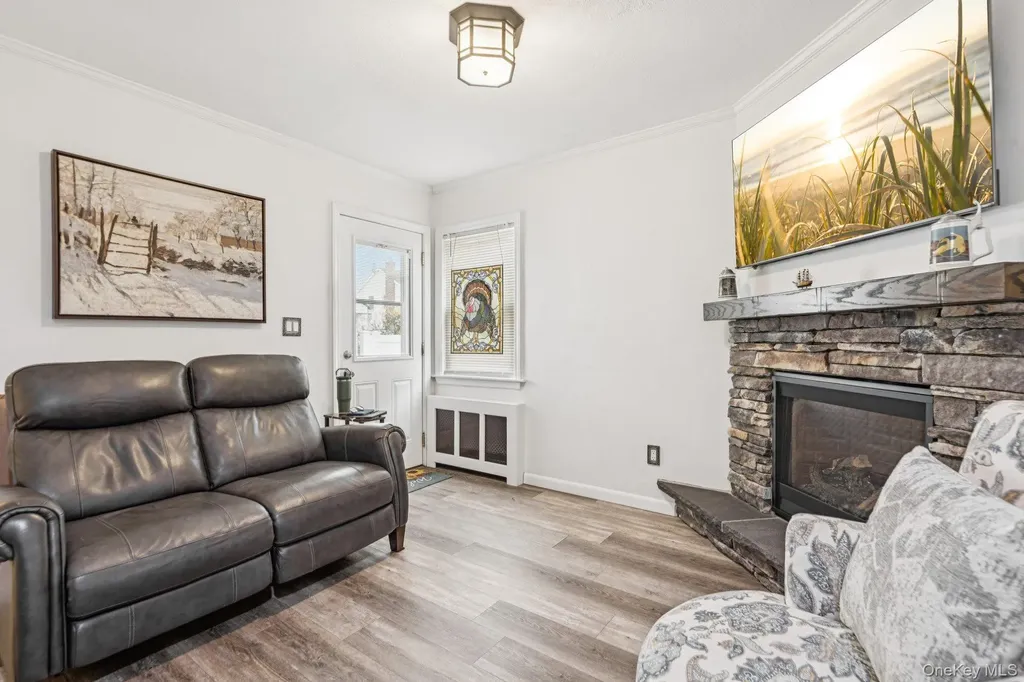 466 Jefferson Place Mineola NY 11501