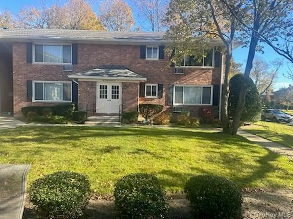 141 Edmunton Drive North Babylon NY 11703