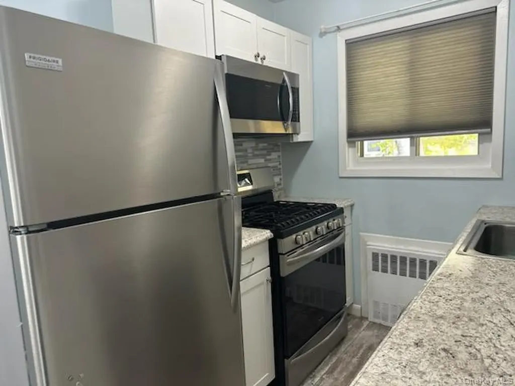 141 Edmunton Drive North Babylon NY 11703