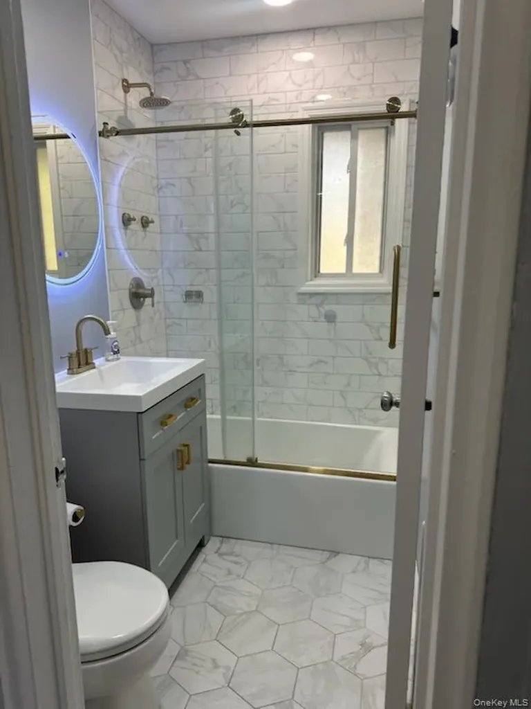 141 Edmunton Drive North Babylon NY 11703