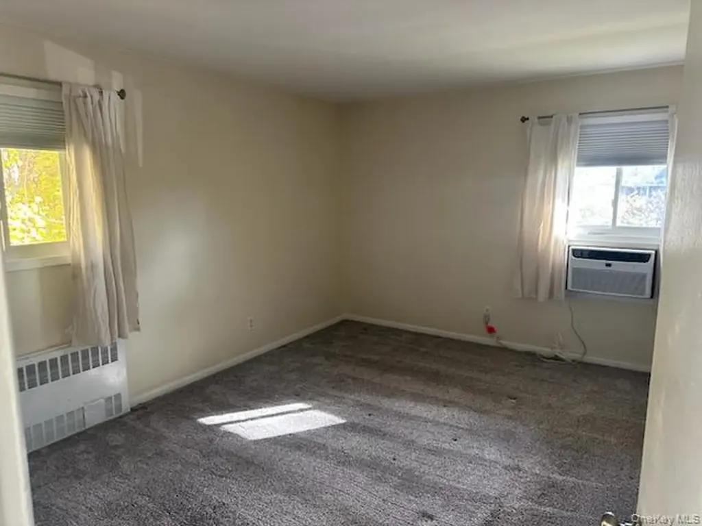 141 Edmunton Drive North Babylon NY 11703