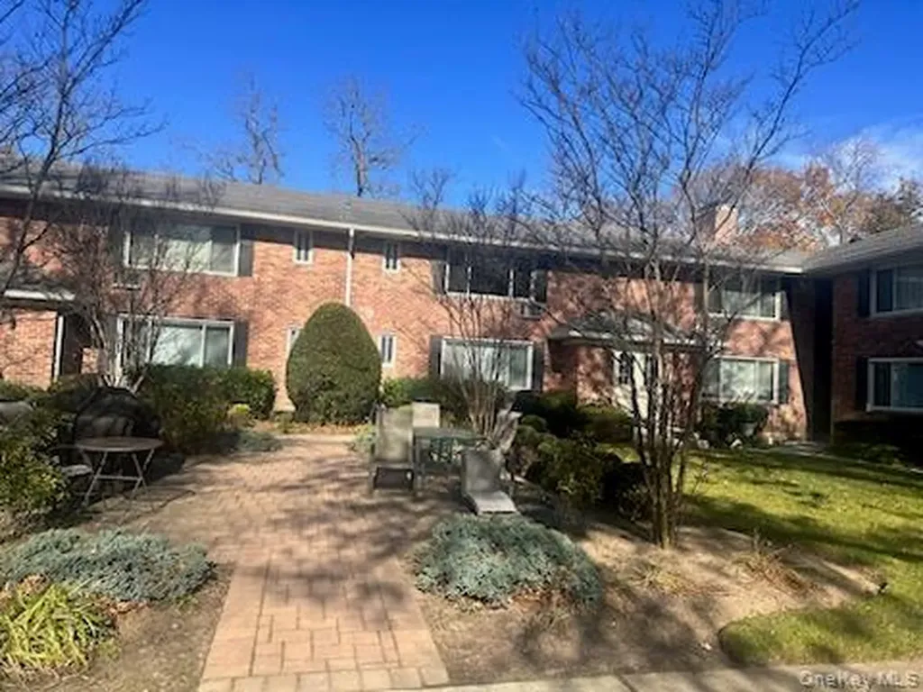 141 Edmunton Drive North Babylon NY 11703