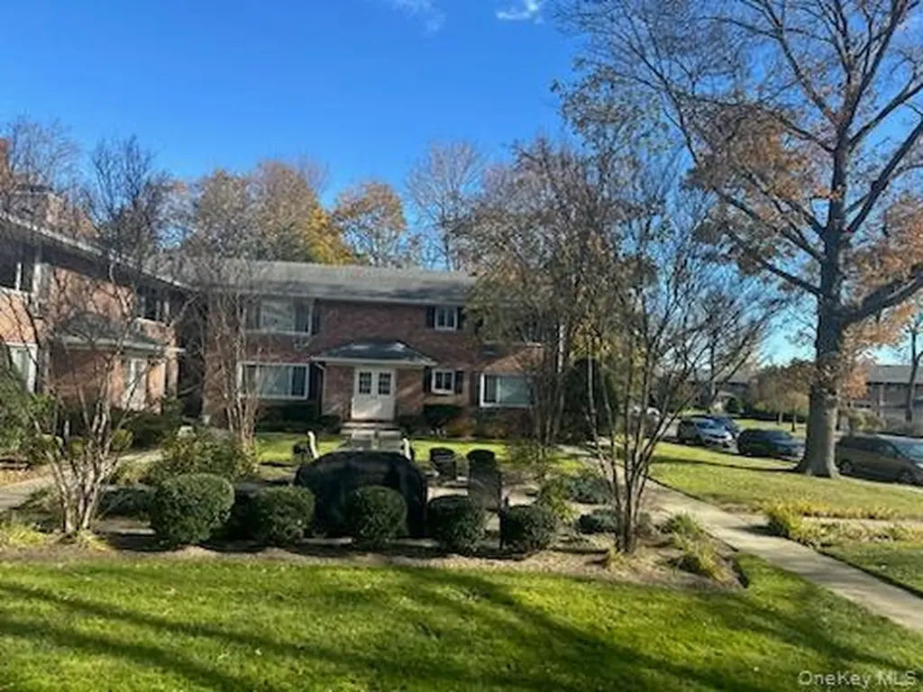 141 Edmunton Drive North Babylon NY 11703