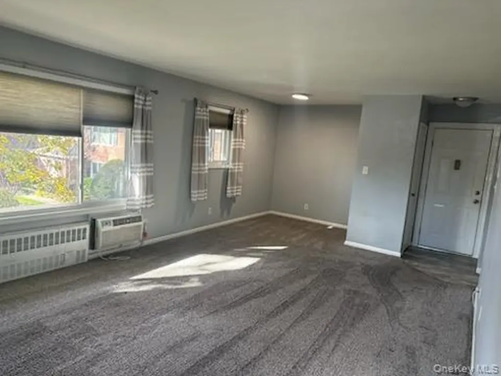 141 Edmunton Drive North Babylon NY 11703