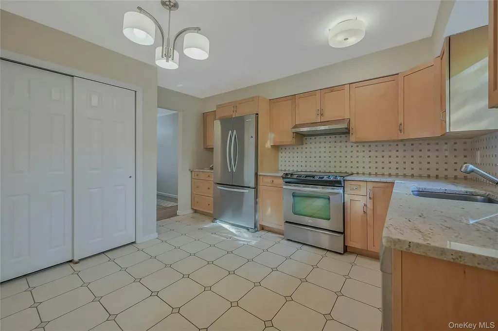 22 Highridge Drive Huntington NY 11743