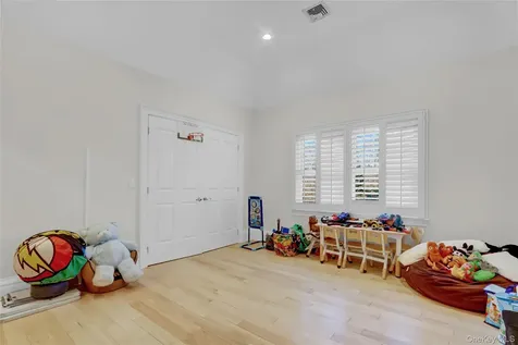 119 Wheatley Road Old Westbury NY 11568