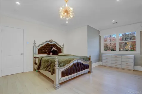 119 Wheatley Road Old Westbury NY 11568