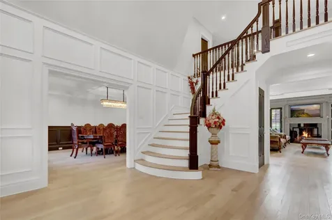 119 Wheatley Road Old Westbury NY 11568