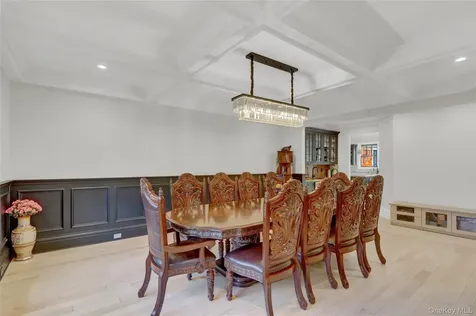 119 Wheatley Road Old Westbury NY 11568