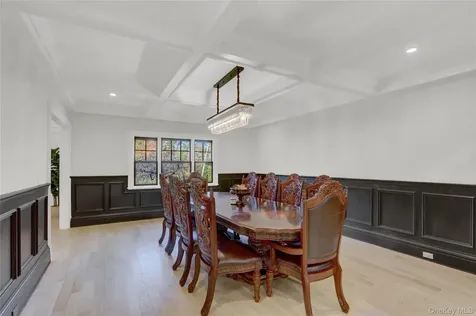 119 Wheatley Road Old Westbury NY 11568