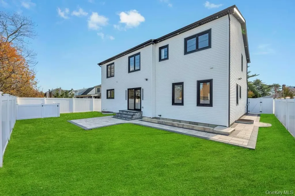 41 Coachman Lane Levittown NY 11756