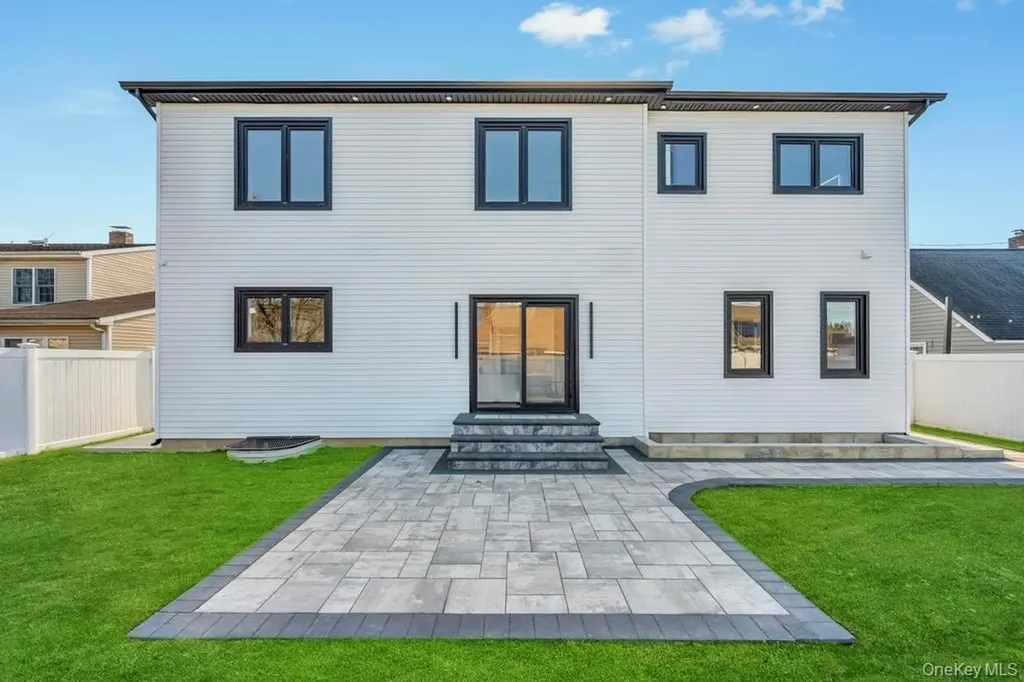 41 Coachman Lane Levittown NY 11756