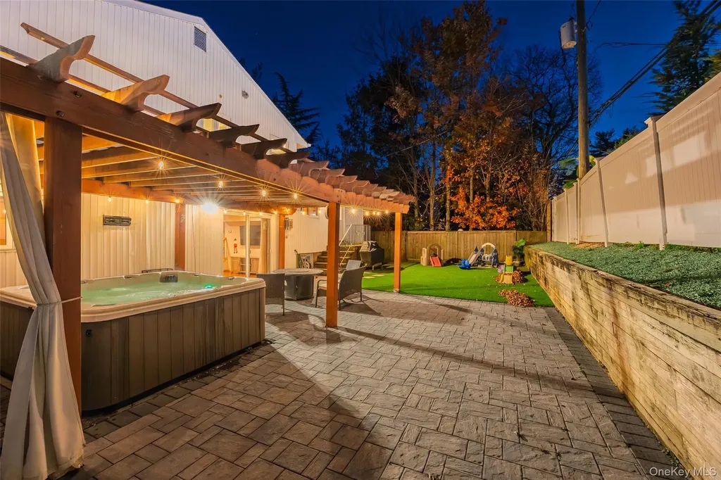 1734 Roberta Lane Merrick NY 11566