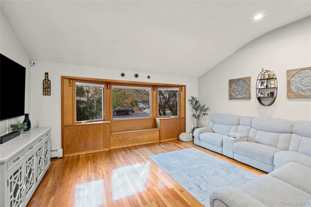 1734 Roberta Lane Merrick NY 11566