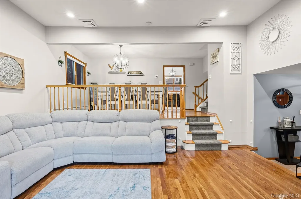 1734 Roberta Lane Merrick NY 11566