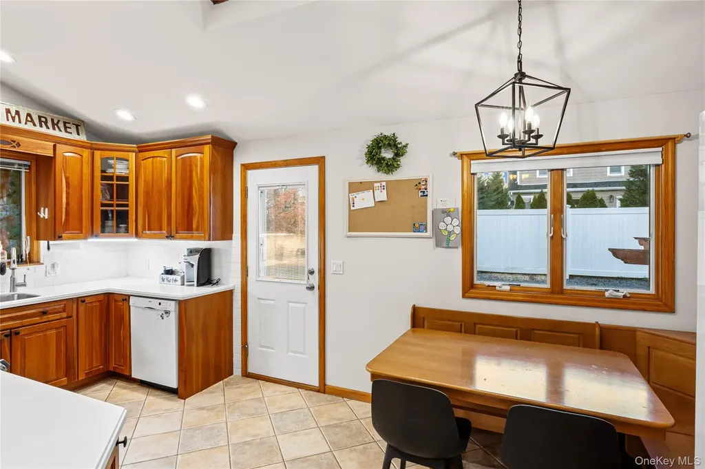 1734 Roberta Lane Merrick NY 11566