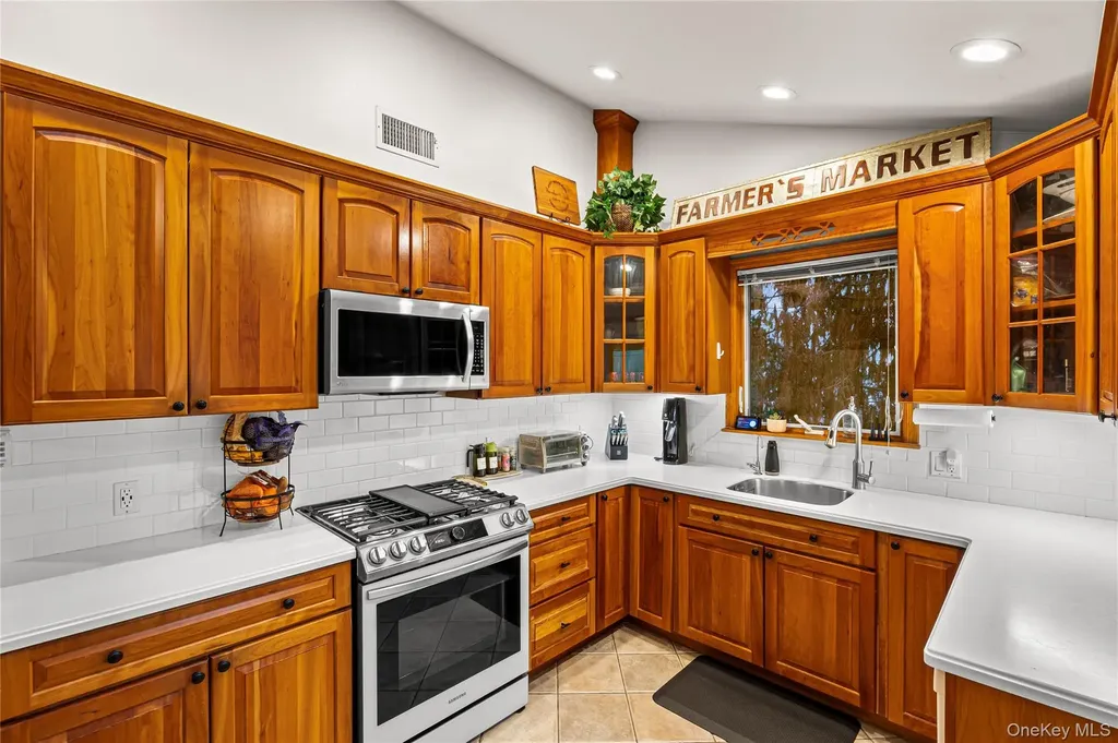 1734 Roberta Lane Merrick NY 11566