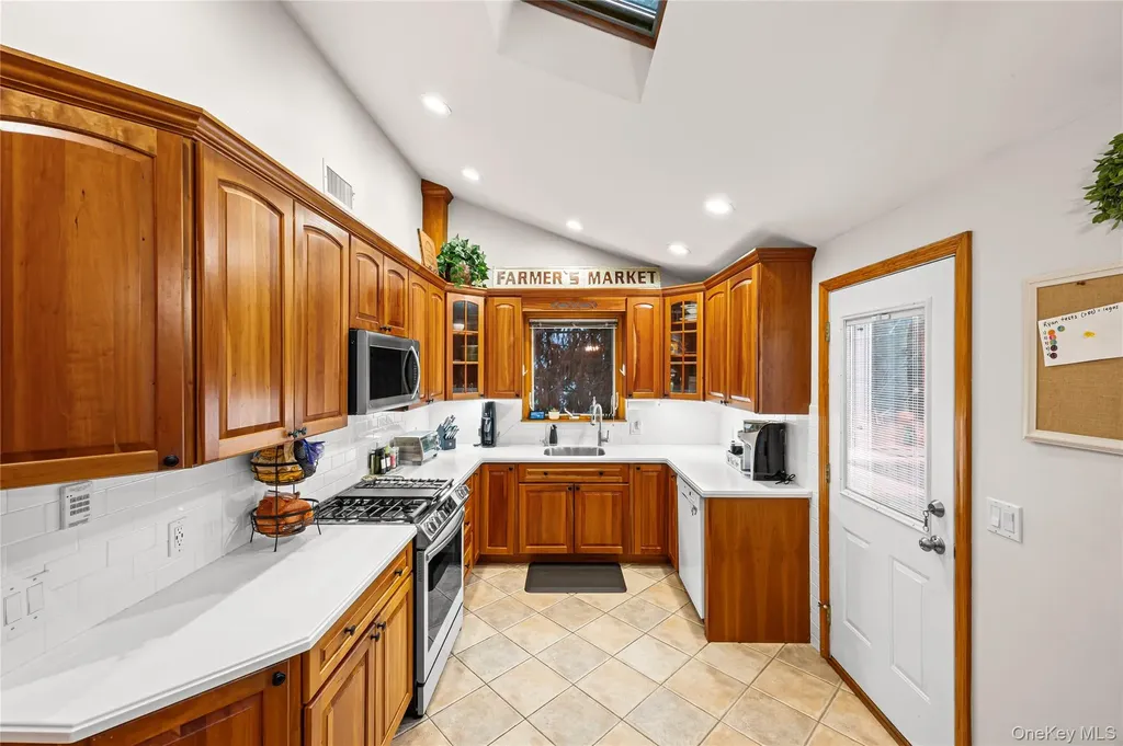 1734 Roberta Lane Merrick NY 11566