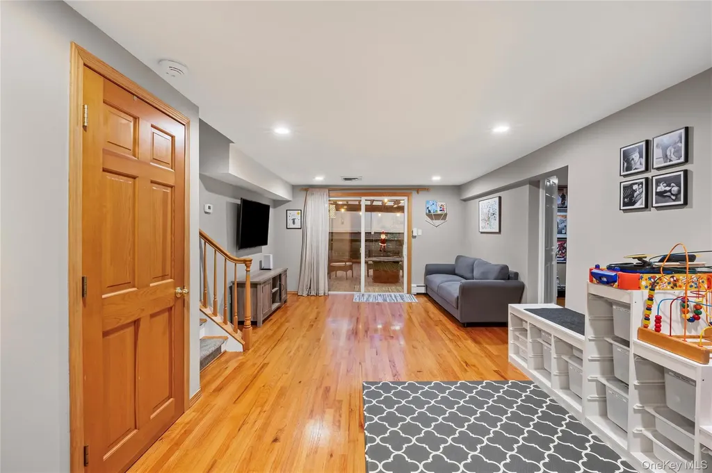 1734 Roberta Lane Merrick NY 11566