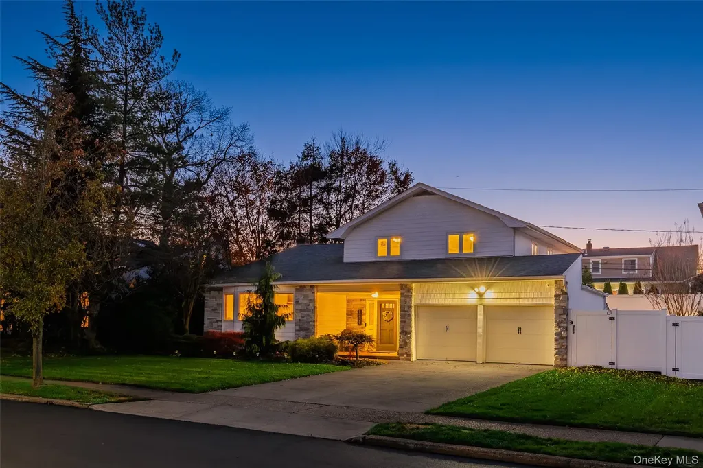1734 Roberta Lane Merrick NY 11566