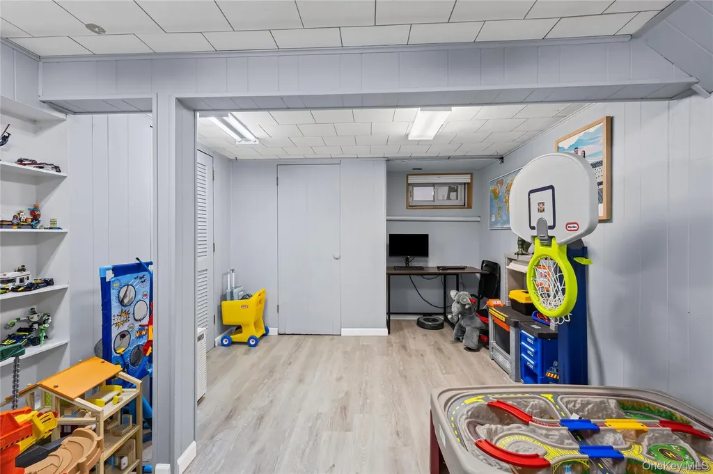 1734 Roberta Lane Merrick NY 11566