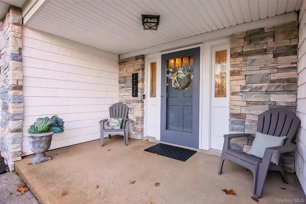 1734 Roberta Lane Merrick NY 11566