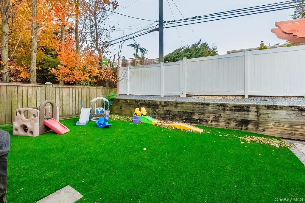 1734 Roberta Lane Merrick NY 11566