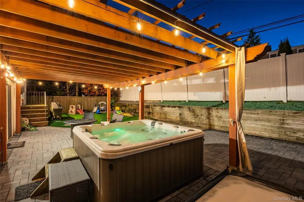 1734 Roberta Lane Merrick NY 11566