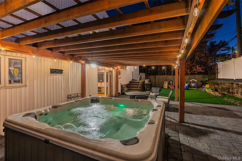 1734 Roberta Lane Merrick NY 11566