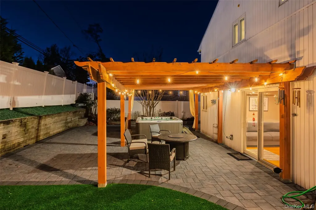 1734 Roberta Lane Merrick NY 11566