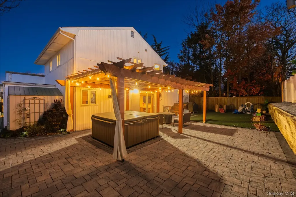 1734 Roberta Lane Merrick NY 11566