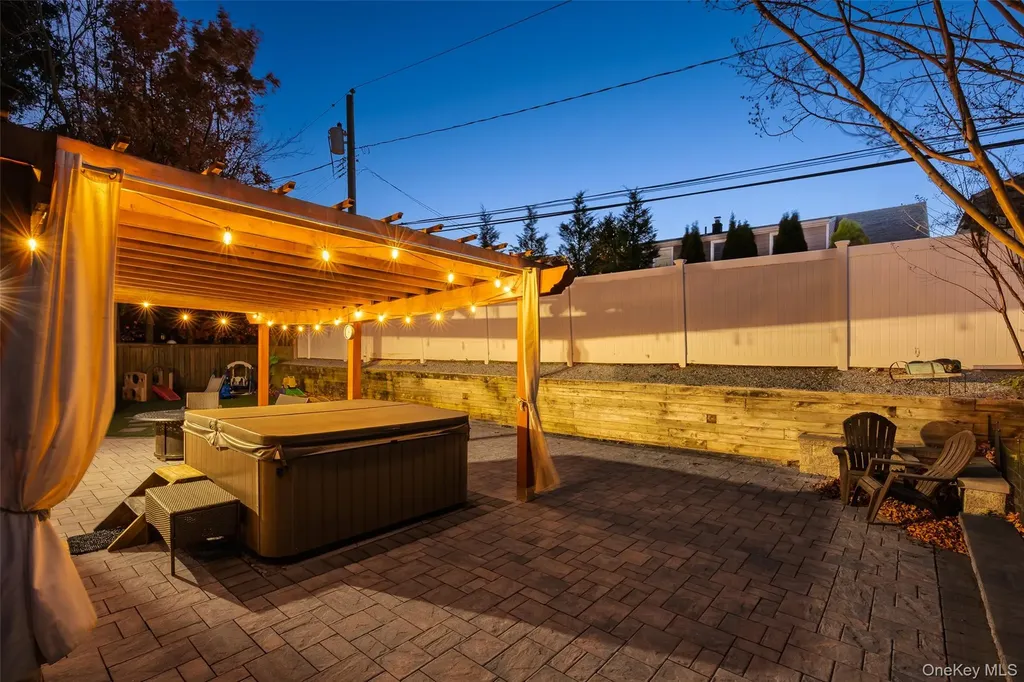1734 Roberta Lane Merrick NY 11566