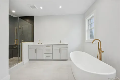 150 Deer Run Southold NY 11971
