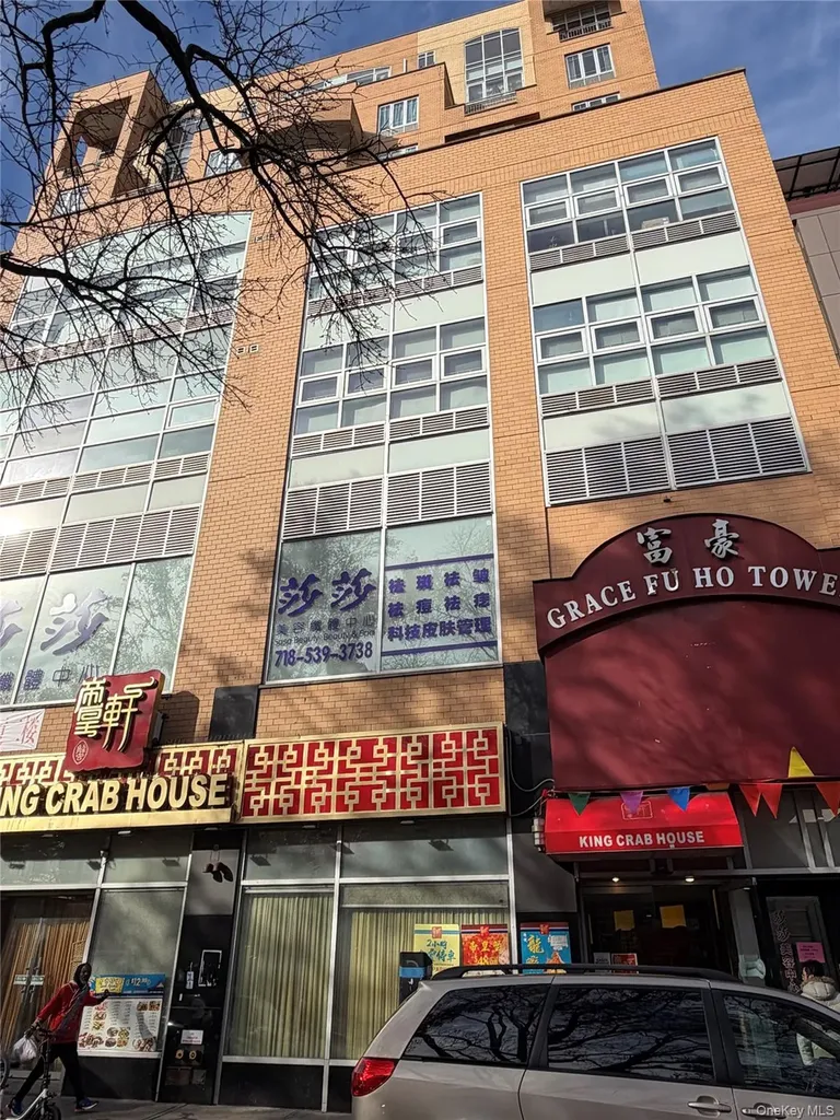 135-11 40th Road Flushing NY 11354